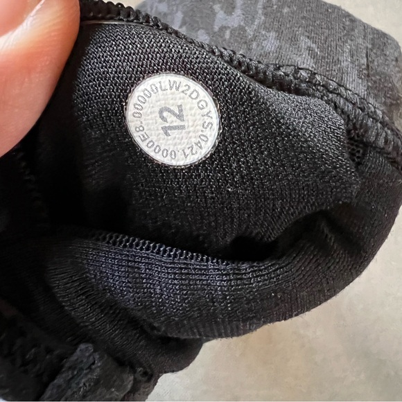 Lululemon 🍋 Flow Y Nulu Bra Leopard Size 12 - Picture 3 of 7